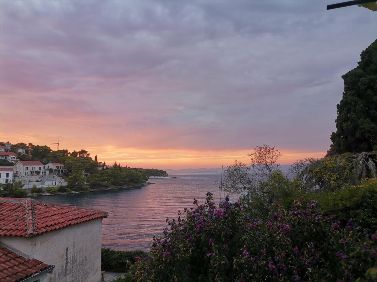 Appartamento Sunset By The Sea Splitska Esterno foto